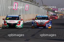   Free Practice 1, Tiago Monteiro (POR) Honda Civic WTCC, Castrol Honda WTC Team and Tom Coronel (NLD) Cevrolet RML Cruze TC1, Roal Motorsport   12.04.2014. World Touring Car Championship, Rounds 01 and 02, Marrakech, Morocco.