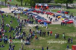CROWD AND SUPER CAR PARKING 10.05.2015. Blancpain Sprint Series, Rd 2, Brands Hatch, England. Sunday.