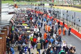 AMBIANCE AUTOGRAPH SESSION 10.05.2015. Blancpain Sprint Series, Rd 2, Brands Hatch, England. Sunday.
