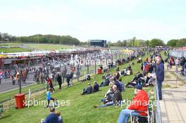 CROWD 10.05.2015. Blancpain Sprint Series, Rd 2, Brands Hatch, England. Sunday.