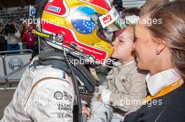 Augusto Farfus (BRA) BMW Team RBM BMW M4 DTM; gets a kiss from his daughter Victoria; Liri Farfus;  11.07.2015, DTM Round 4, Zandvoort, Netherlands, Race 2, Sunday.