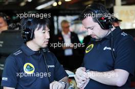 (L to R): Ayao Komatsu (JPN) Lotus F1 Team Race Engineer with Julien Simon-Chautemps (FRA) Lotus F1 Team Race Engineer. 13.03.2015. Formula 1 World Championship, Rd 1, Australian Grand Prix, Albert Park, Melbourne, Australia, Practice Day.