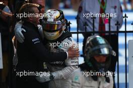 Lewis Hamilton (GBR) Mercedes AMG F1 and Nico Rosberg (GER) Mercedes AMG F1 W06. 15.03.2015. Formula 1 World Championship, Rd 1, Australian Grand Prix, Albert Park, Melbourne, Australia, Race Day.