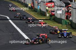 Carlos Sainz Jr (ESP) Scuderia Toro Rosso STR10. 15.03.2015. Formula 1 World Championship, Rd 1, Australian Grand Prix, Albert Park, Melbourne, Australia, Race Day.