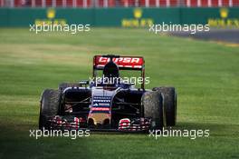 The Scuderia Toro Rosso STR10 of race retiree Max Verstappen (NLD) Scuderia Toro Rosso. 15.03.2015. Formula 1 World Championship, Rd 1, Australian Grand Prix, Albert Park, Melbourne, Australia, Race Day.