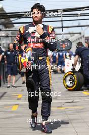 Carlos Sainz Jr (ESP) Scuderia Toro Rosso. 14.03.2015. Formula 1 World Championship, Rd 1, Australian Grand Prix, Albert Park, Melbourne, Australia, Qualifying Day.