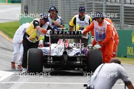 Daniel Ricciardo (AUS) Red Bull Racing RB11 is pushed to the pit lane by marshals. 14.03.2015. Formula 1 World Championship, Rd 1, Australian Grand Prix, Albert Park, Melbourne, Australia, Qualifying Day.