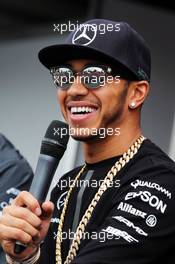 Lewis Hamilton (GBR) Mercedes AMG F1 on the Autograph Stage. 15.03.2015. Formula 1 World Championship, Rd 1, Australian Grand Prix, Albert Park, Melbourne, Australia, Race Day.