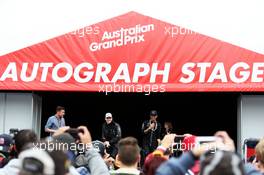 (L to R): Will Buxton (GBR) NBS Sports Network TV Presenter; Nico Hulkenberg (GER) Sahara Force India F1; and Lewis Hamilton (GBR) Mercedes AMG F1 on the Autograph Stage. 15.03.2015. Formula 1 World Championship, Rd 1, Australian Grand Prix, Albert Park, Melbourne, Australia, Race Day.