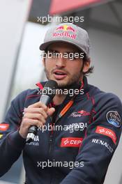 Carlos Sainz Jr (ESP) Scuderia Toro Rosso on the Autograph Stage. 15.03.2015. Formula 1 World Championship, Rd 1, Australian Grand Prix, Albert Park, Melbourne, Australia, Race Day.