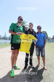 Sergio Perez (MEX) Sahara Force India F1 Team (Centre) plays cricket in Albert Park with Australian Internationals Brad Hodge (AUS) (Right) and John Hastings (AUS) (Left).  10.03.2015. Formula 1 World Championship, Rd 1, Australian Grand Prix, Albert Park, Melbourne, Australia, Preparation Day.