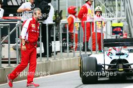 Felipe Massa (BRA) Williams FW37 narrowly avoids hitting Maurizio Arrivabene (ITA) Ferrari Team Principal in the pits in the first practice session. 19.06.2015. Formula 1 World Championship, Rd 8, Austrian Grand Prix, Spielberg, Austria, Practice Day.