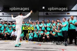 Race winner Nico Rosberg (GER) Mercedes AMG F1 celebrates with the team. 21.06.2015. Formula 1 World Championship, Rd 8, Austrian Grand Prix, Spielberg, Austria, Race Day.