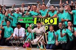 Race winner Nico Rosberg (GER) Mercedes AMG F1 and team mate Lewis Hamilton (GBR) Mercedes AMG F1 celebrate with the team. 21.06.2015. Formula 1 World Championship, Rd 8, Austrian Grand Prix, Spielberg, Austria, Race Day.