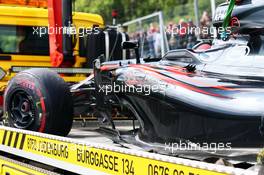 The damaged McLaren MP4-30 of Fernando Alonso (ESP) McLaren. 21.06.2015. Formula 1 World Championship, Rd 8, Austrian Grand Prix, Spielberg, Austria, Race Day.