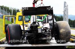 The damaged McLaren MP4-30 of Fernando Alonso (ESP) McLaren. 21.06.2015. Formula 1 World Championship, Rd 8, Austrian Grand Prix, Spielberg, Austria, Race Day.