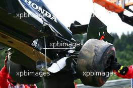 The damaged McLaren MP4-30 of Fernando Alonso (ESP) McLaren. 21.06.2015. Formula 1 World Championship, Rd 8, Austrian Grand Prix, Spielberg, Austria, Race Day.