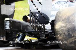 The damaged McLaren MP4-30 of Fernando Alonso (ESP) McLaren. 21.06.2015. Formula 1 World Championship, Rd 8, Austrian Grand Prix, Spielberg, Austria, Race Day.