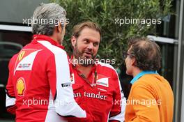 (L to R): Maurizio Arrivabene (ITA) Ferrari Team Principal with Gino Rosato (CDN) Ferrari and Jacques Villeneuve (CDN). 20.06.2015. Formula 1 World Championship, Rd 8, Austrian Grand Prix, Spielberg, Austria, Qualifying Day.