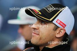 Pastor Maldonado (VEN) Lotus F1 Team signs autographs for the fans. 18.06.2015. Formula 1 World Championship, Rd 8, Austrian Grand Prix, Spielberg, Austria, Preparation Day.