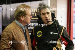 (L to R): Jonathan Palmer (GBR) with Nick Chester (GBR) Lotus F1 Team Technical Director. 20.02.2015. Formula One Testing, Day Two, Barcelona, Spain.