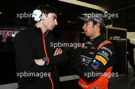 (L to R): Tim Wright (GBR) Sahara Force India F1 Team Race Engineer with Sergio Perez (MEX) Sahara Force India F1. 20.02.2015. Formula One Testing, Day Two, Barcelona, Spain.