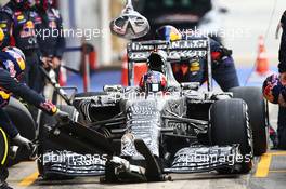 Daniil Kvyat (RUS) Red Bull Racing RB11 practices a pit stop. 21.02.2015. Formula One Testing, Day Three, Barcelona, Spain.