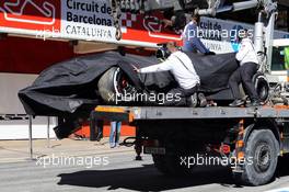 The McLaren MP4-30 of Fernando Alonso (ESP) McLaren is recovered back to the pits on the back of a truck. 22.02.2015. Formula One Testing, Day Four, Barcelona, Spain.