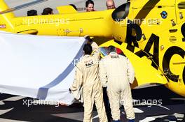 Fernando Alonso (ESP) McLaren is airlifted from the circuit in a helicopter. 22.02.2015. Formula One Testing, Day Four, Barcelona, Spain.