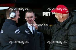 Paddy Lowe (GBR) Mercedes AMG F1 Executive Director (Technical) (Centre) and Niki Lauda (AUT) Mercedes Non-Executive Chairman (Right). 19.02.2015. Formula One Testing, Day One, Barcelona, Spain.