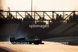 Pascal Wehrlein (GER) Mercedes AMG F1 W06 Reserve Driver spins at high speed in front of Kimi Raikkonen (FIN) Ferrari SF15-T. 19.02.2015. Formula One Testing, Day One, Barcelona, Spain.