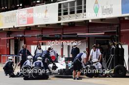 Valtteri Bottas (FIN) Williams FW37 practices a pit stop. 27.02.2015. Formula One Testing, Day Two, Barcelona, Spain.