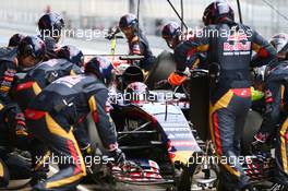 Max Verstappen (NLD) Scuderia Toro Rosso STR10 practices a pit stop. 27.02.2015. Formula One Testing, Day Two, Barcelona, Spain.