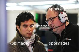 (L to R): Sergio Perez (MEX) Sahara Force India F1 with Tom McCullough (GBR) Sahara Force India F1 Team Chief Engineer. 27.02.2015. Formula One Testing, Day Two, Barcelona, Spain.