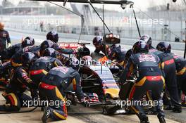 Max Verstappen (NLD) Scuderia Toro Rosso STR10 practices a pit stop. 27.02.2015. Formula One Testing, Day Two, Barcelona, Spain.