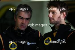 (L to R): Nick Chester (GBR) Lotus F1 Team Technical Director with Romain Grosjean (FRA) Lotus F1 Team. 28.02.2015. Formula One Testing, Day Three, Barcelona, Spain.