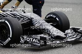Daniel Ricciardo (AUS) Red Bull Racing RB11 stops on the circuit - front wing. 01.03.2015. Formula One Testing, Day Four, Barcelona, Spain.