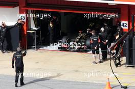 Pastor Maldonado (VEN) Lotus F1 E23 leaves the pits. 01.03.2015. Formula One Testing, Day Four, Barcelona, Spain.