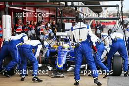 Marcus Ericsson (SWE) Sauber C34 practices a pit stop. 26.02.2015. Formula One Testing, Day One, Barcelona, Spain.