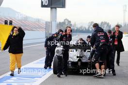 Daniil Kvyat (RUS) Red Bull Racing RB11 stops at the end of the pit lane. 26.02.2015. Formula One Testing, Day One, Barcelona, Spain.