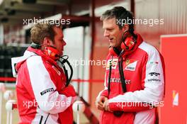 (L to R): Dave Greenwood (GBR) Ferrari Race Engineer with James Allison (GBR) Ferrari Chassis Technical Director. 26.02.2015. Formula One Testing, Day One, Barcelona, Spain.