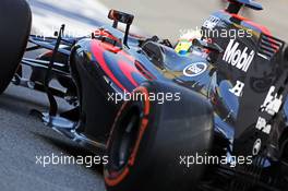 Oliver Turvey (GBR) McLaren MP4-30 Test Driver. 12.05.2015. Formula 1 Testing, Day One, Barcelona, Spain, Tuesday.