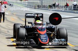 Oliver Turvey (GBR) McLaren MP4-30 Test Driver. 12.05.2015. Formula 1 Testing, Day One, Barcelona, Spain, Tuesday.