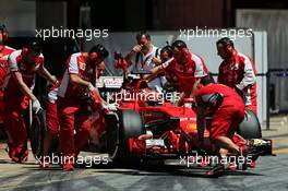 Raffaele Marciello (ITA) Ferrari SF15-T Test Driver in the pits. 12.05.2015. Formula 1 Testing, Day One, Barcelona, Spain, Tuesday.