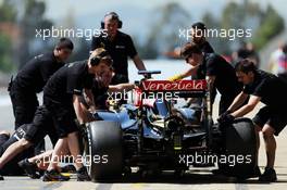 Pastor Maldonado (VEN) Lotus F1 E23 in the pits. 12.05.2015. Formula 1 Testing, Day One, Barcelona, Spain, Tuesday.