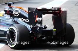 Fernando Alonso (ESP) McLaren MP4-30 with flow-vis paint on the rear wing. 21.08.2015. Formula 1 World Championship, Rd 11, Belgian Grand Prix, Spa Francorchamps, Belgium, Practice Day.