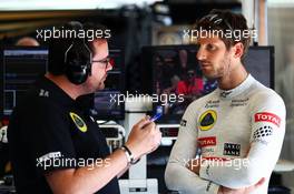 (L to R): Julien Simon-Chautemps (FRA) Lotus F1 Team Race Engineer with Romain Grosjean (FRA) Lotus F1 Team. 21.08.2015. Formula 1 World Championship, Rd 11, Belgian Grand Prix, Spa Francorchamps, Belgium, Practice Day.