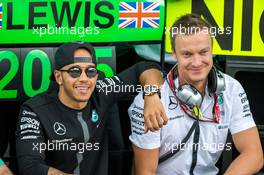 Race winner Lewis Hamilton (GBR) Mercedes AMG F1 celebrates with the team. 23.08.2015. Formula 1 World Championship, Rd 13, Belgian Grand Prix, Spa Francorchamps, Belgium, Race Day.