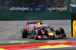 Daniil Kvyat (RUS) Red Bull Racing RB11 runs wide. 23.08.2015. Formula 1 World Championship, Rd 13, Belgian Grand Prix, Spa Francorchamps, Belgium, Race Day.