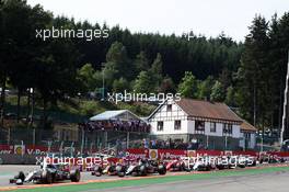 Lewis Hamilton (GBR) Mercedes AMG F1 W06 leads at the start of the race. 23.08.2015. Formula 1 World Championship, Rd 13, Belgian Grand Prix, Spa Francorchamps, Belgium, Race Day.